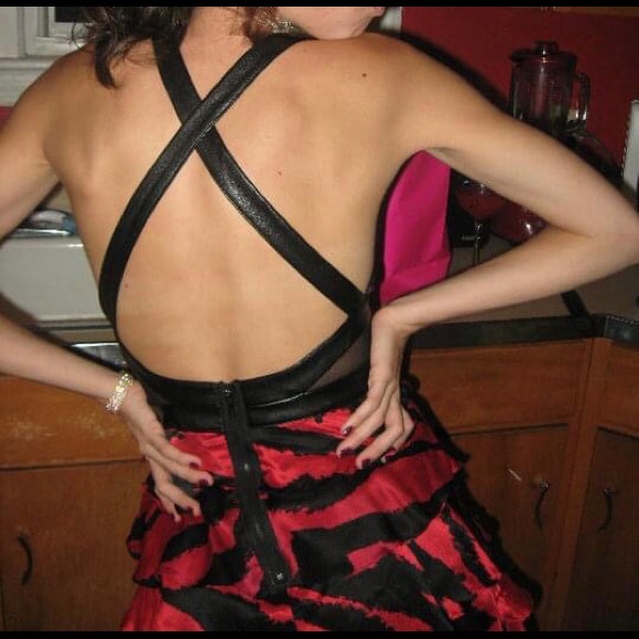 Bebe ruffle dress - Picture 2 of 7